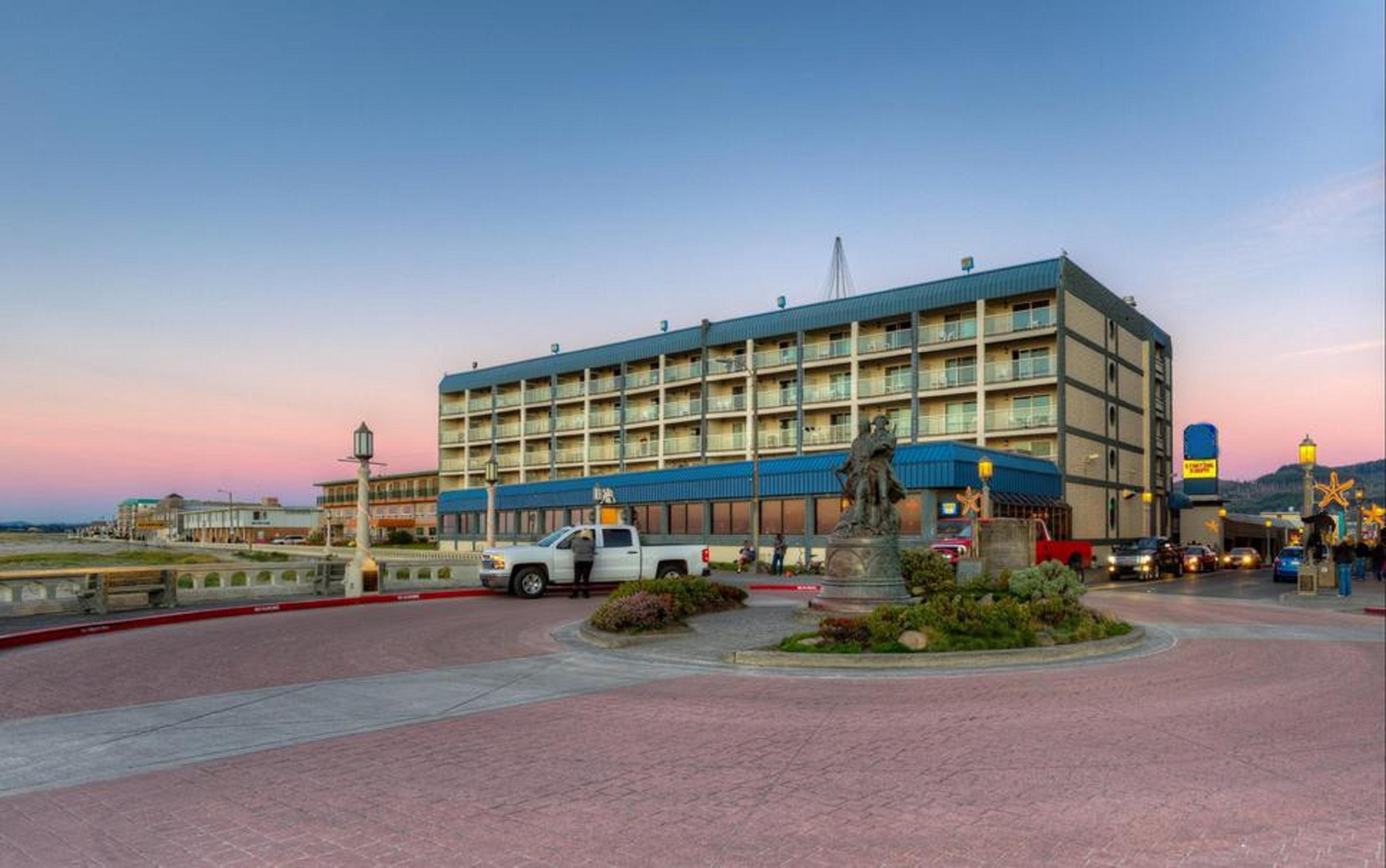 Promenade Inn & Suites Oceanfront Seaside Buitenkant foto