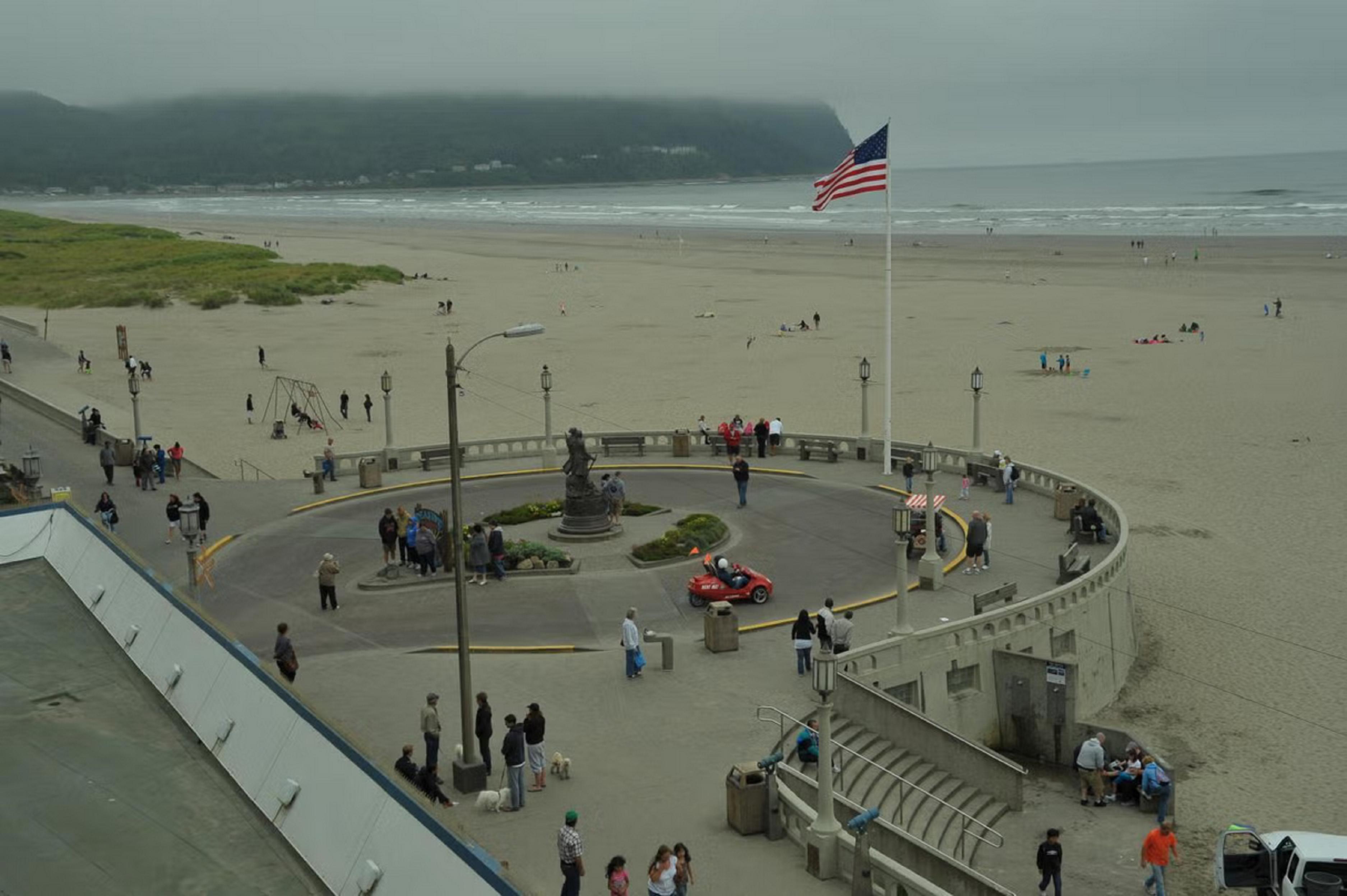 Promenade Inn & Suites Oceanfront Seaside Buitenkant foto