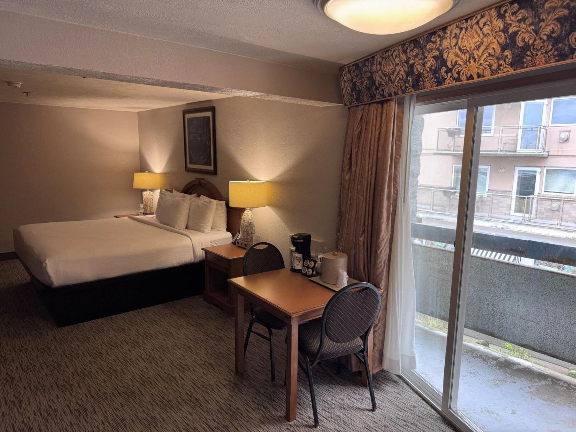 Promenade Inn & Suites Oceanfront Seaside Buitenkant foto