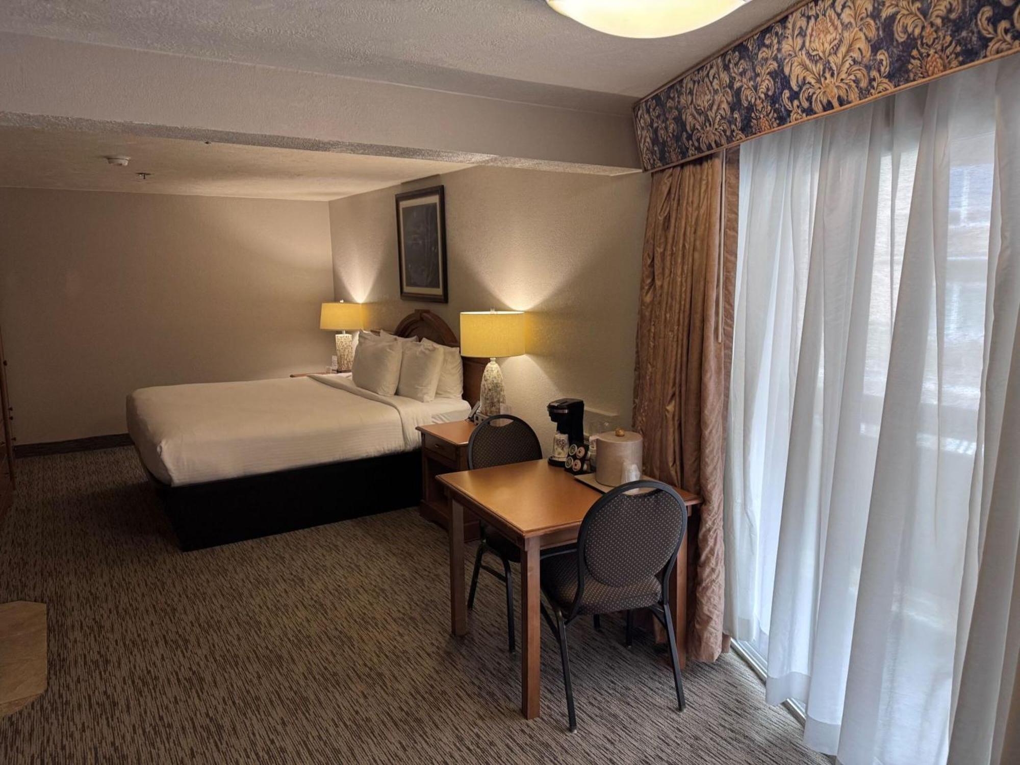 Promenade Inn & Suites Oceanfront Seaside Buitenkant foto