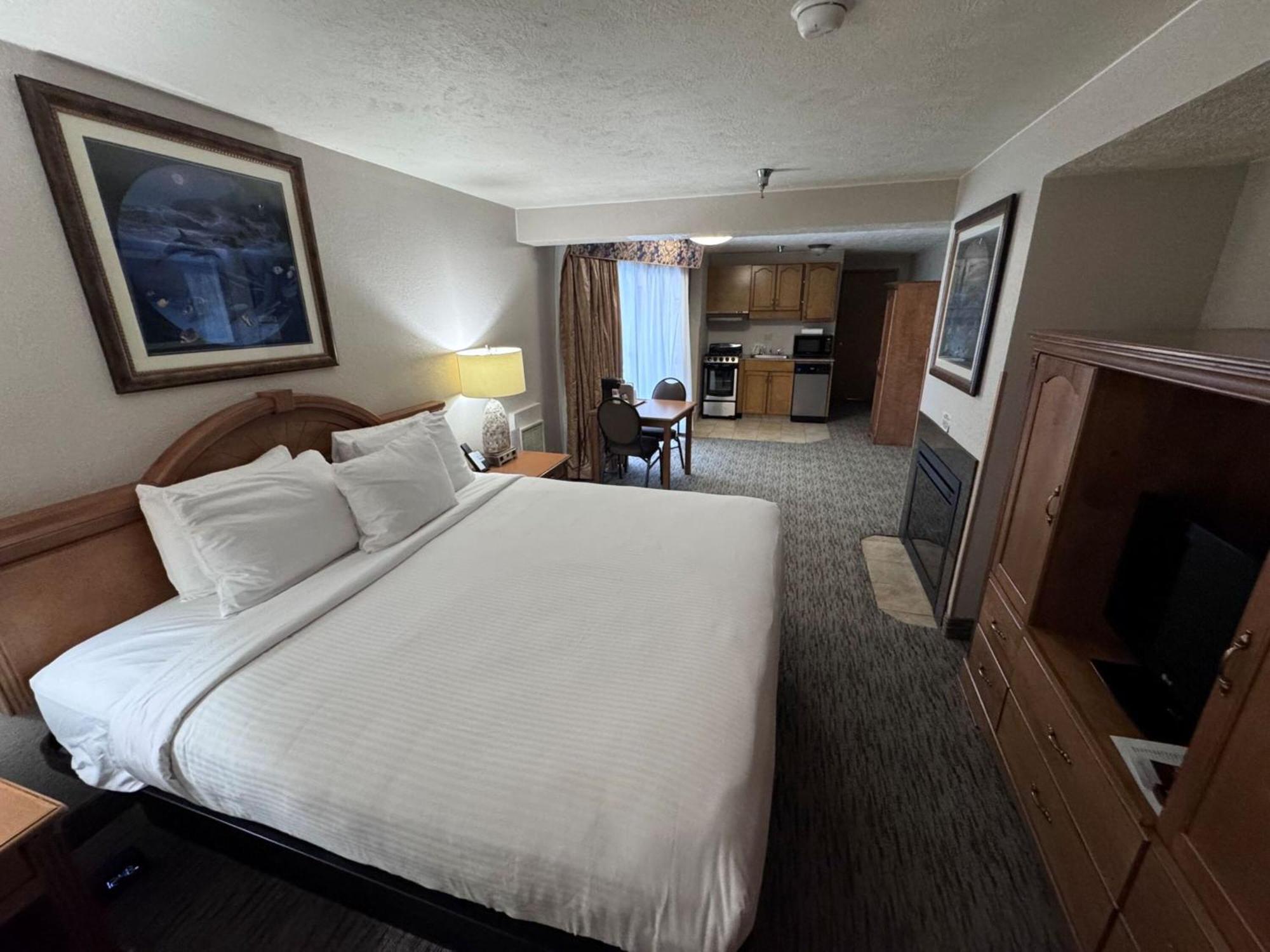 Promenade Inn & Suites Oceanfront Seaside Buitenkant foto